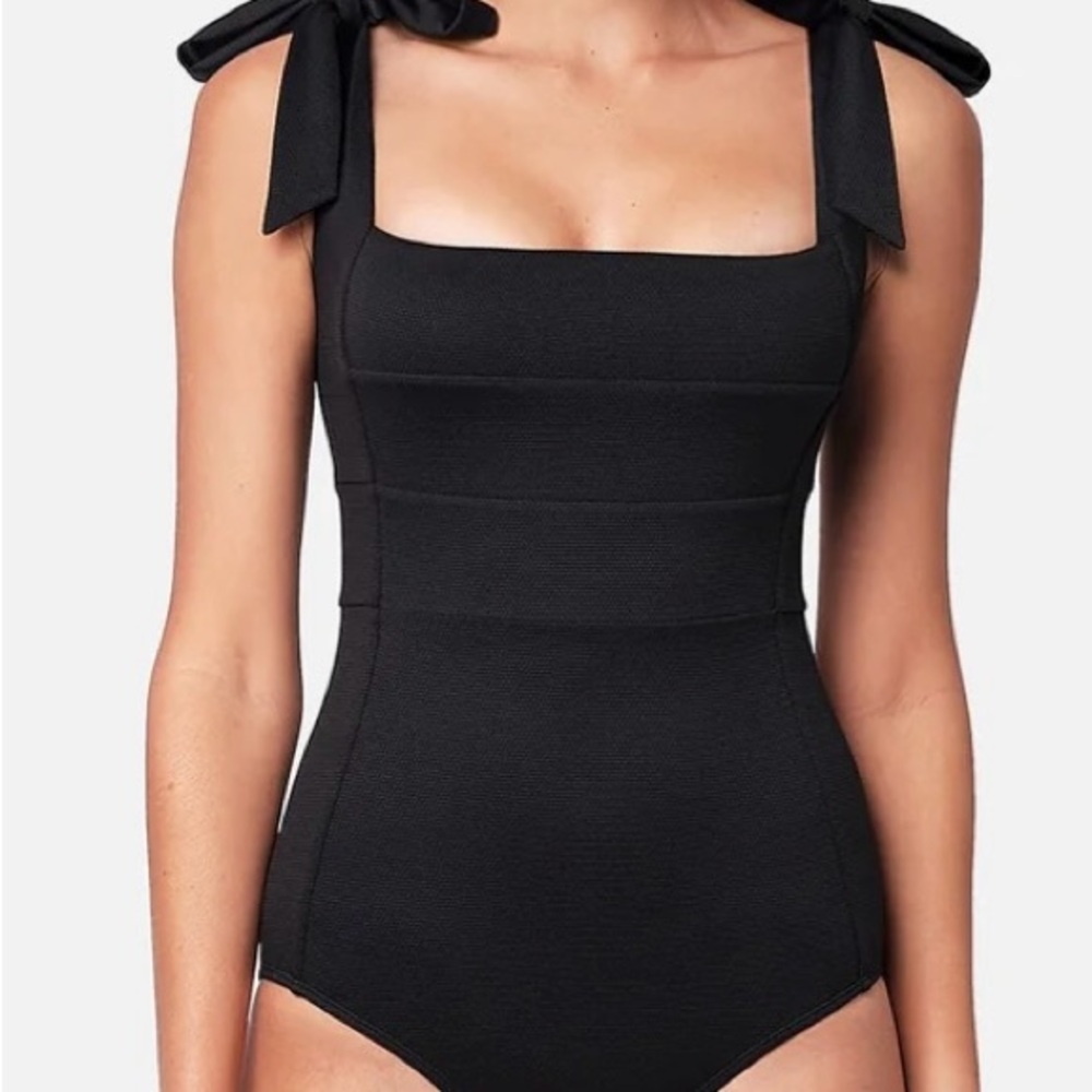 Une Piece NWT square neck suit with optional ties.